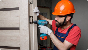 Монтажник межкомнатных дверей